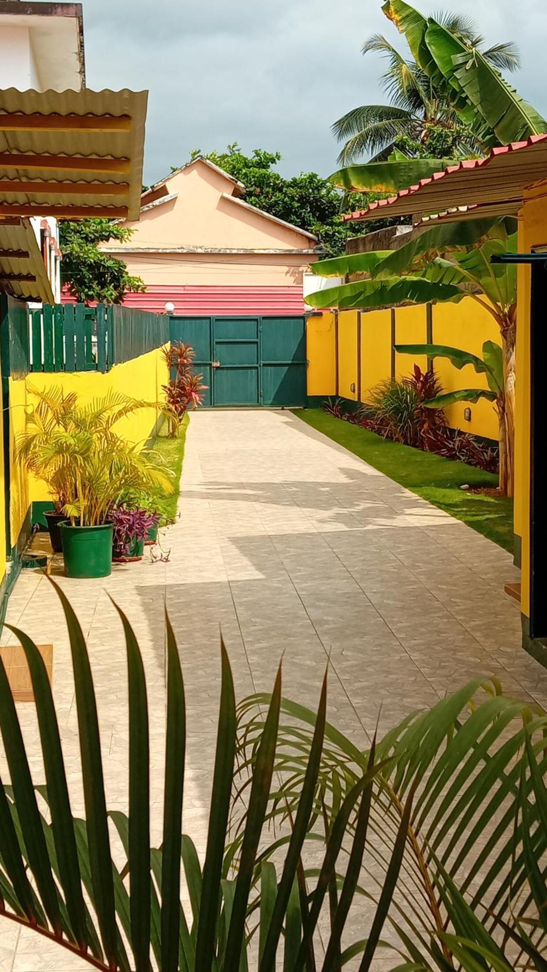 Residencialdes Bed & Breakfast Sao Tome Bagian luar foto